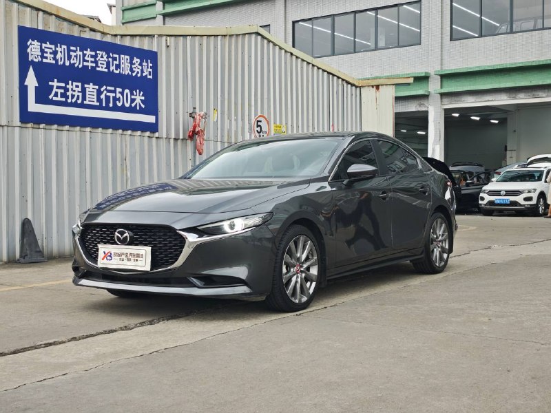 MAZDA 3