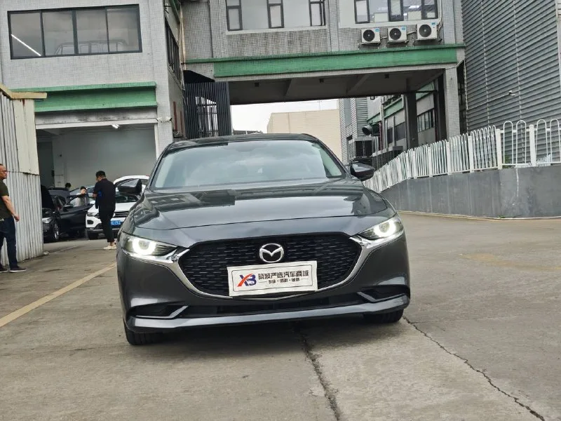 MAZDA 3 — фото 2