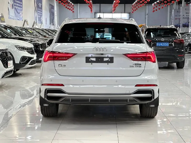 AUDI Q3 — фото 5