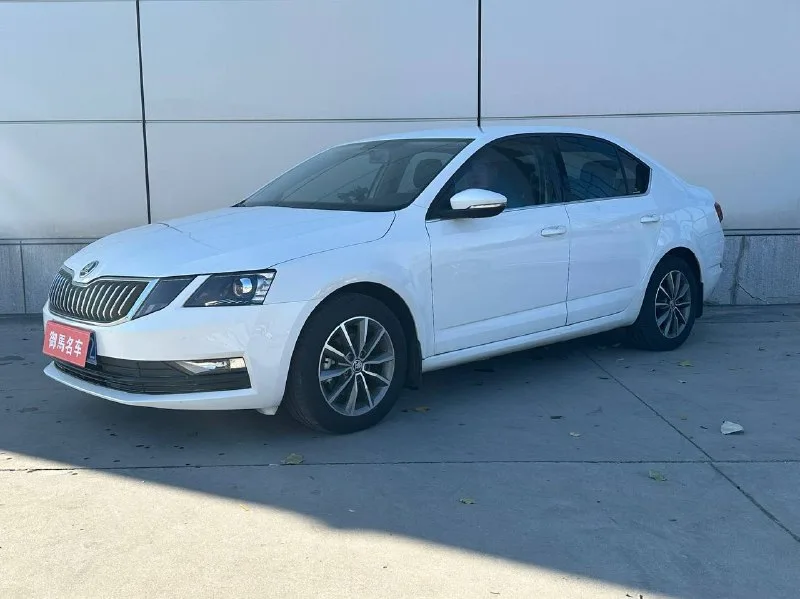 SKODA OKTAVIA — фото 2