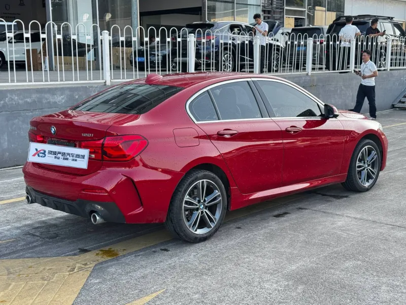 BMW 1 Series 120i 2020 — фото 6