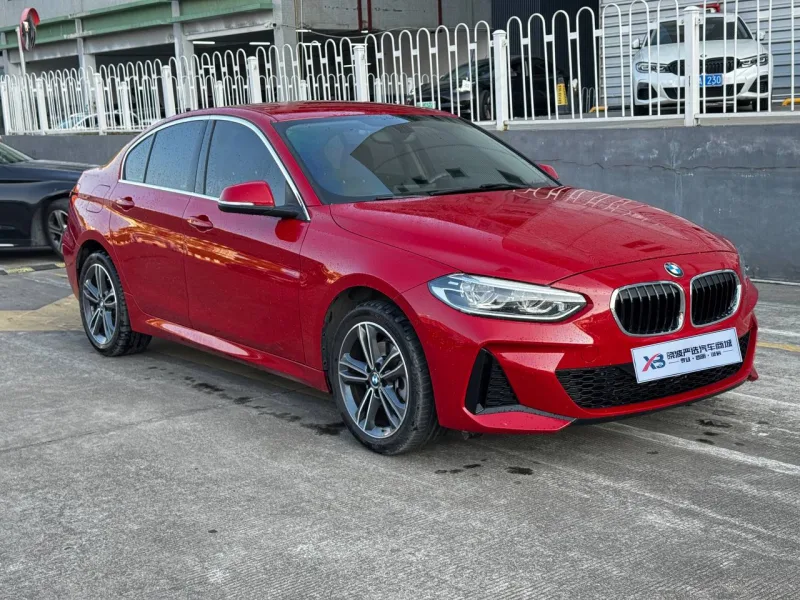 BMW 1 Series 120i 2020 — фото 3
