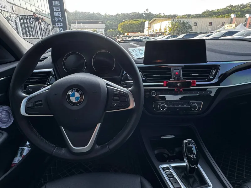 BMW 1 Series 120i 2020 — фото 11