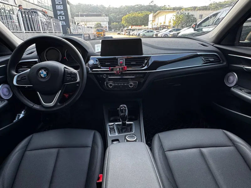 BMW 1 Series 120i 2020 — фото 10
