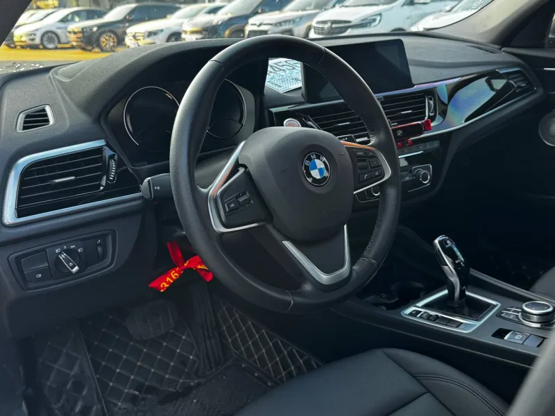 BMW 1 Series 120i 2020 — фото 8