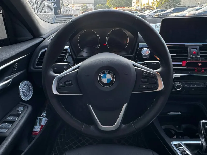 BMW 1 Series 120i 2020 — фото 12