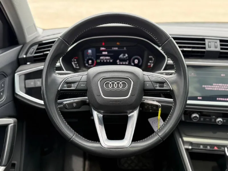 AUDI Q3 — фото 17