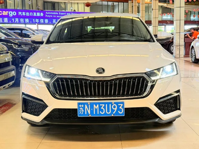 SKODA OKTAVIA — фото 2