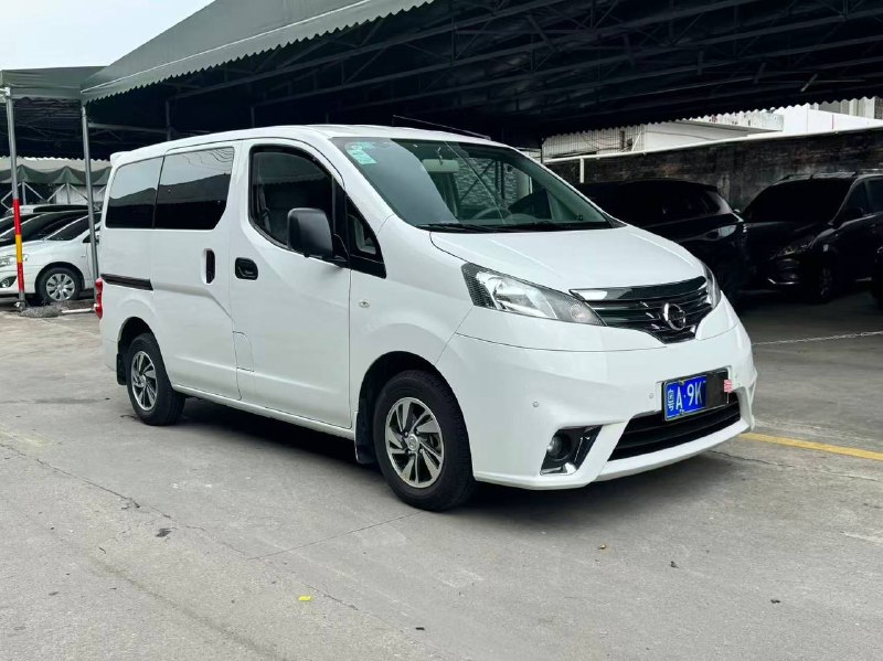 NISSAN NV200
