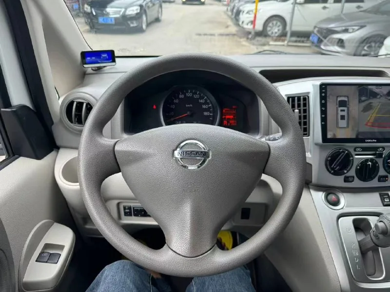 NISSAN NV200 — фото 15