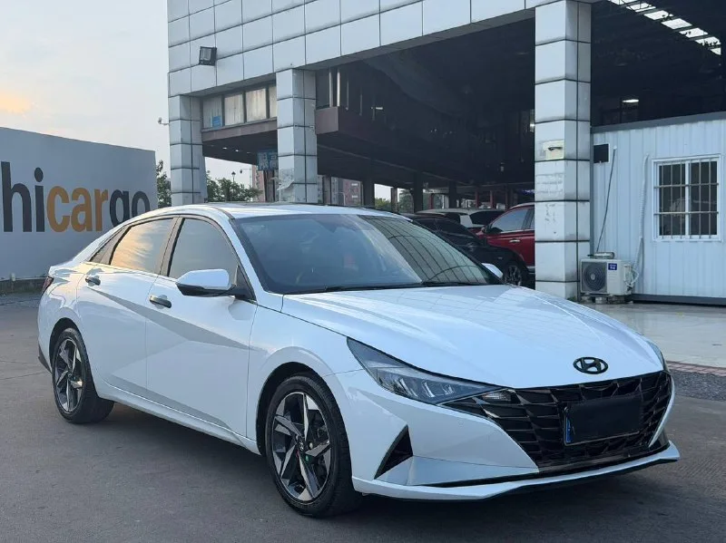 Hyundai Elantra 2021 — фото 2
